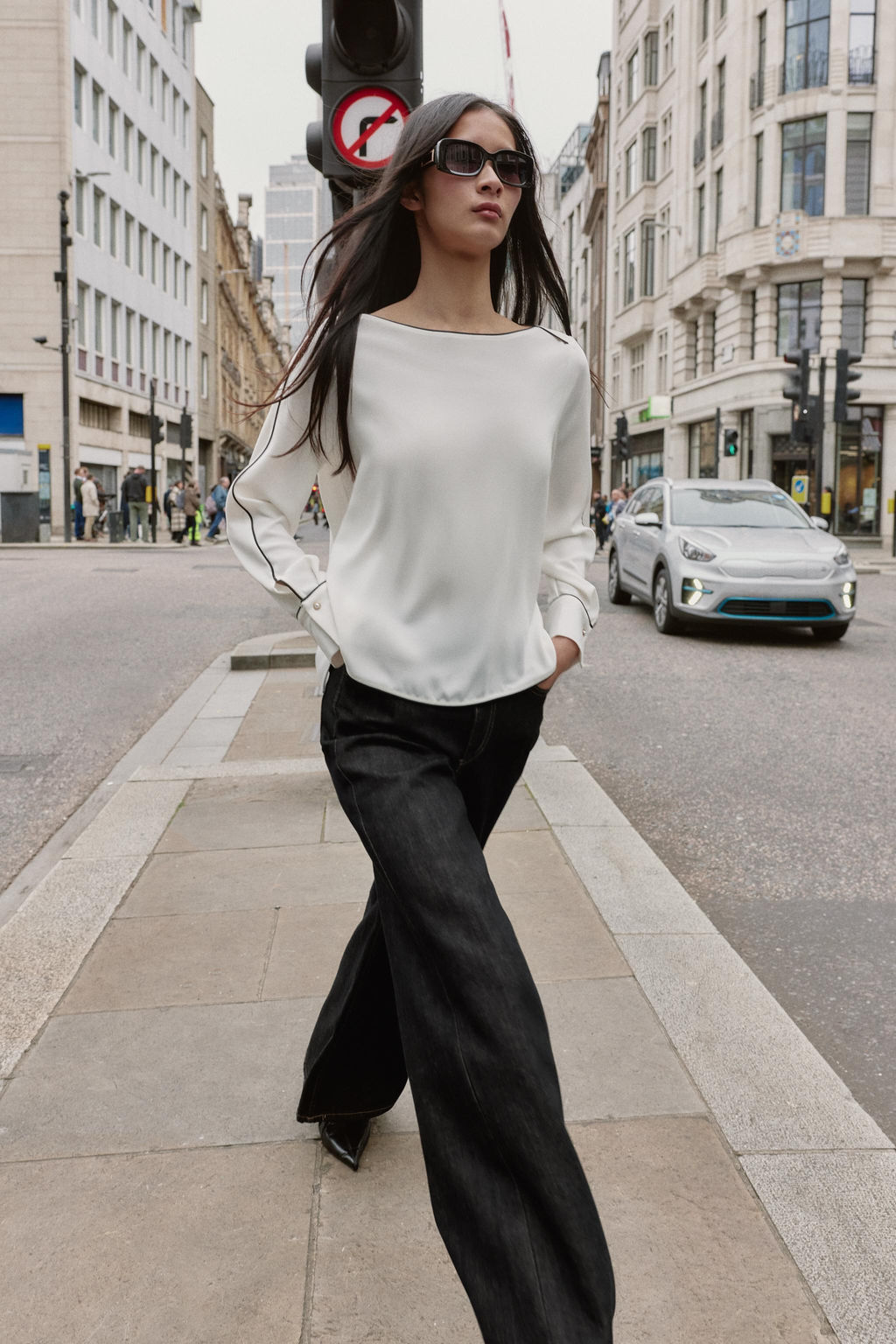 CONTRAST CREPE BLOUSE WITH PIPING