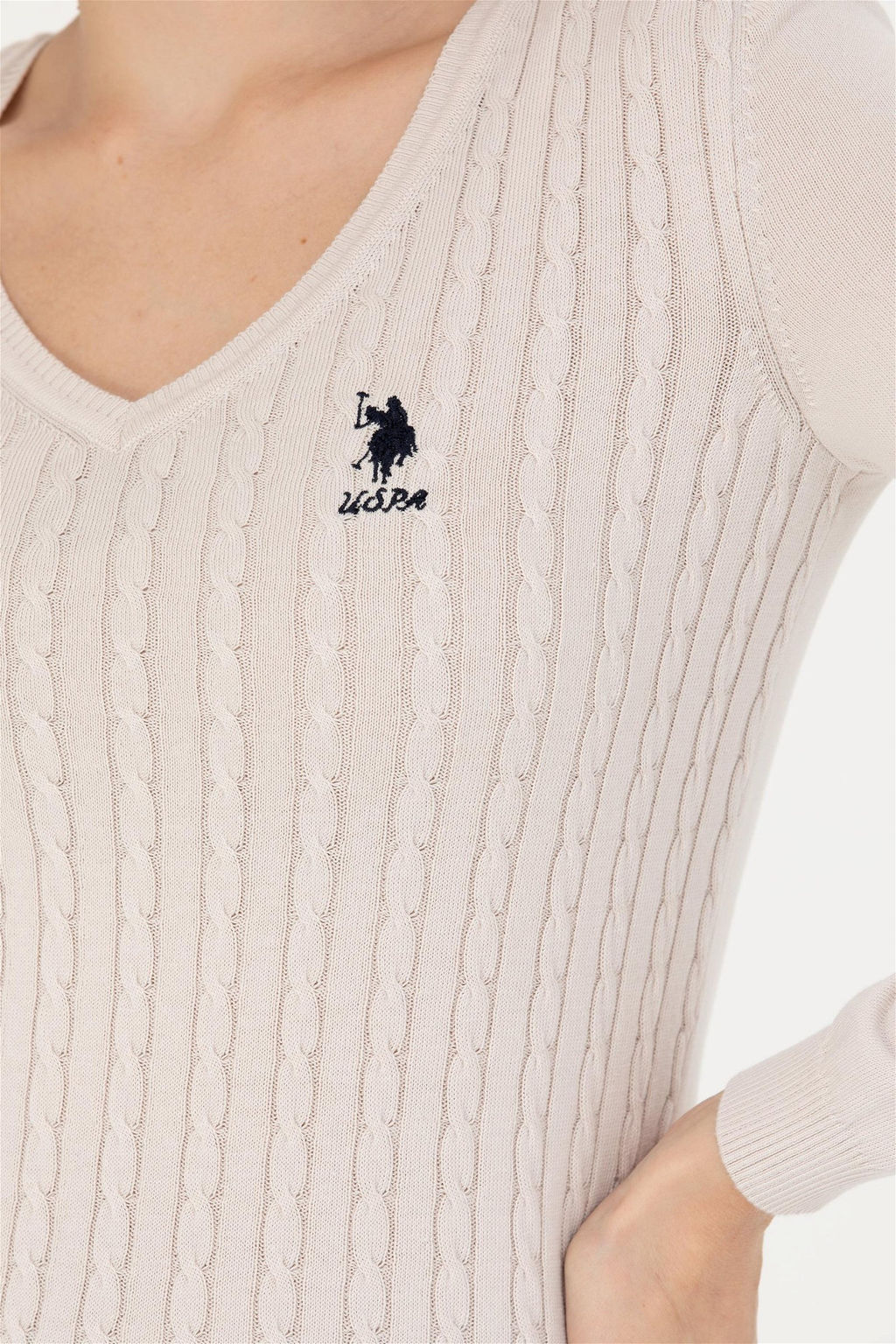 Женский кремовый базовый свитер с v-образным вырезом Неожиданная скидка в корзине - U.s. polo assn фото 7