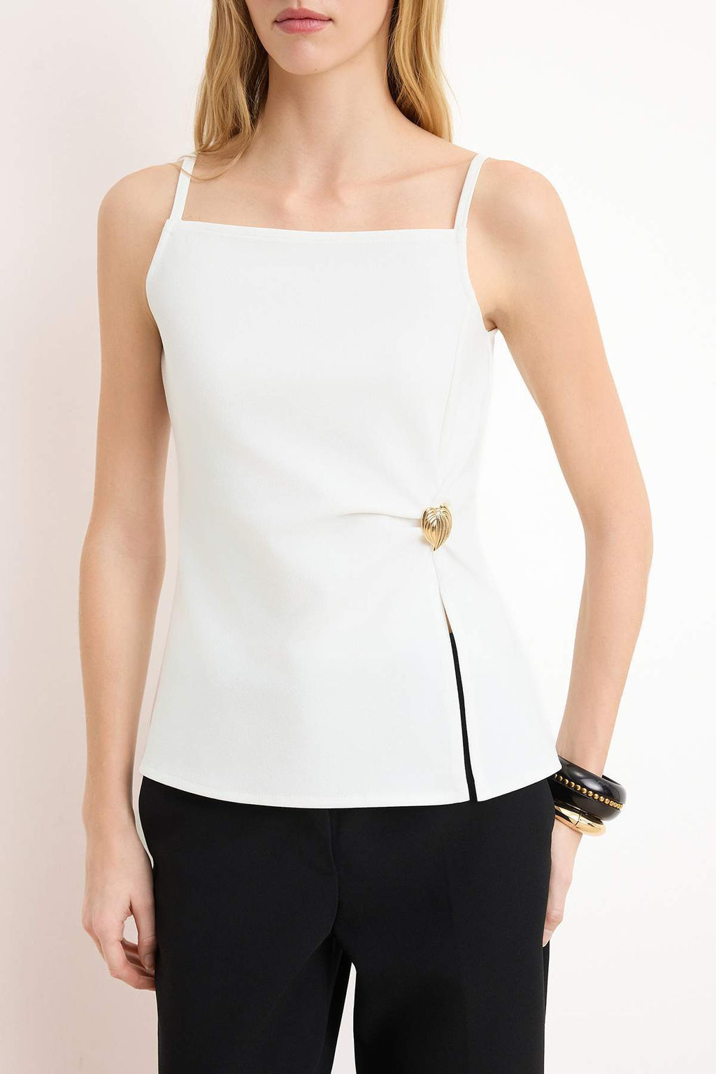 Ekru Fitted/Vucuda Oturan Kare Yaka Kolsuz Aksesuar Detayl? Scuba Krep Orme Bluz TWOSS26BZ00476 - Trendyolmilla фото 3