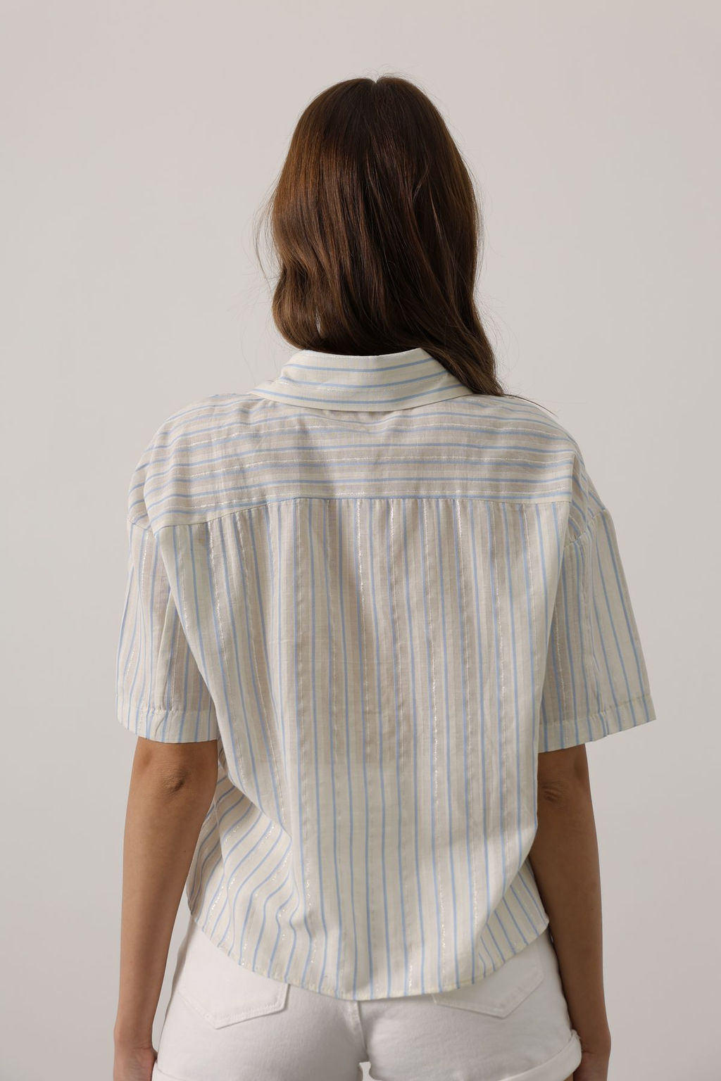 Ekru Yumusak Tuseli Cizgili K?sa Kollu Gomlek TWOAW26GO00076 - Trendyolmilla фото 9