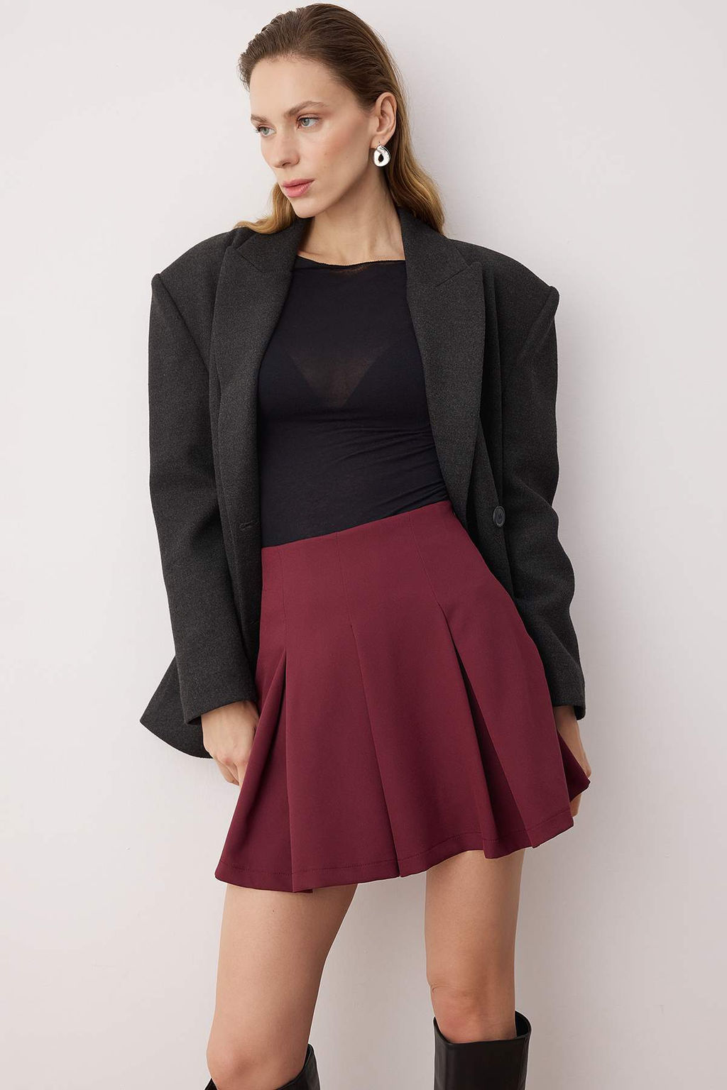 TRENDYOLMILLA Siyah Pileli Dokuma Sort Etek TWOAW24SR00006  фото 17