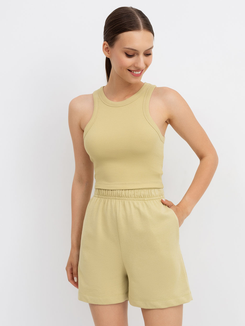 Шорты свободного силуэта в желто-зеленом цвете желто -зеленый 332296