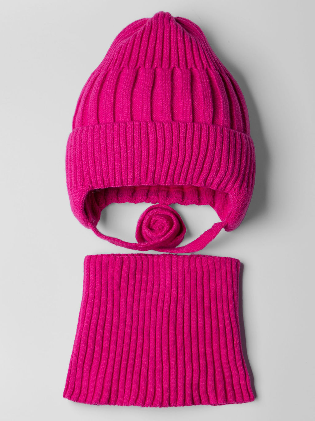 Шапка детская, бини, с отворотом, на завязках, вязка лапша,+снуд, фуксия