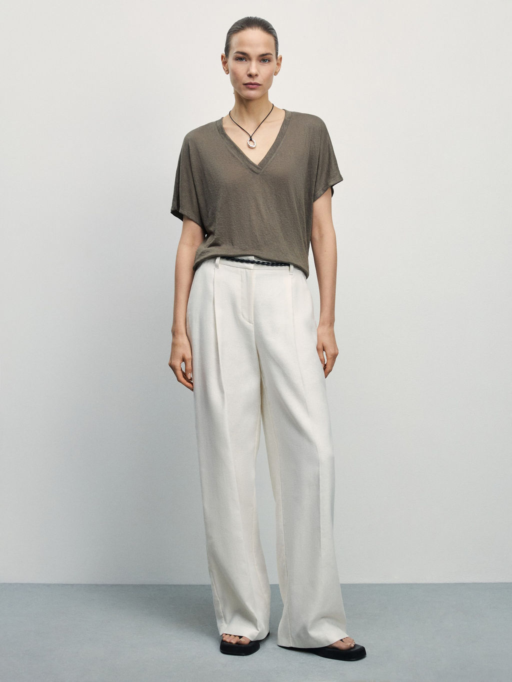 Футболка со спущенным плечом / Zarina  фото 2