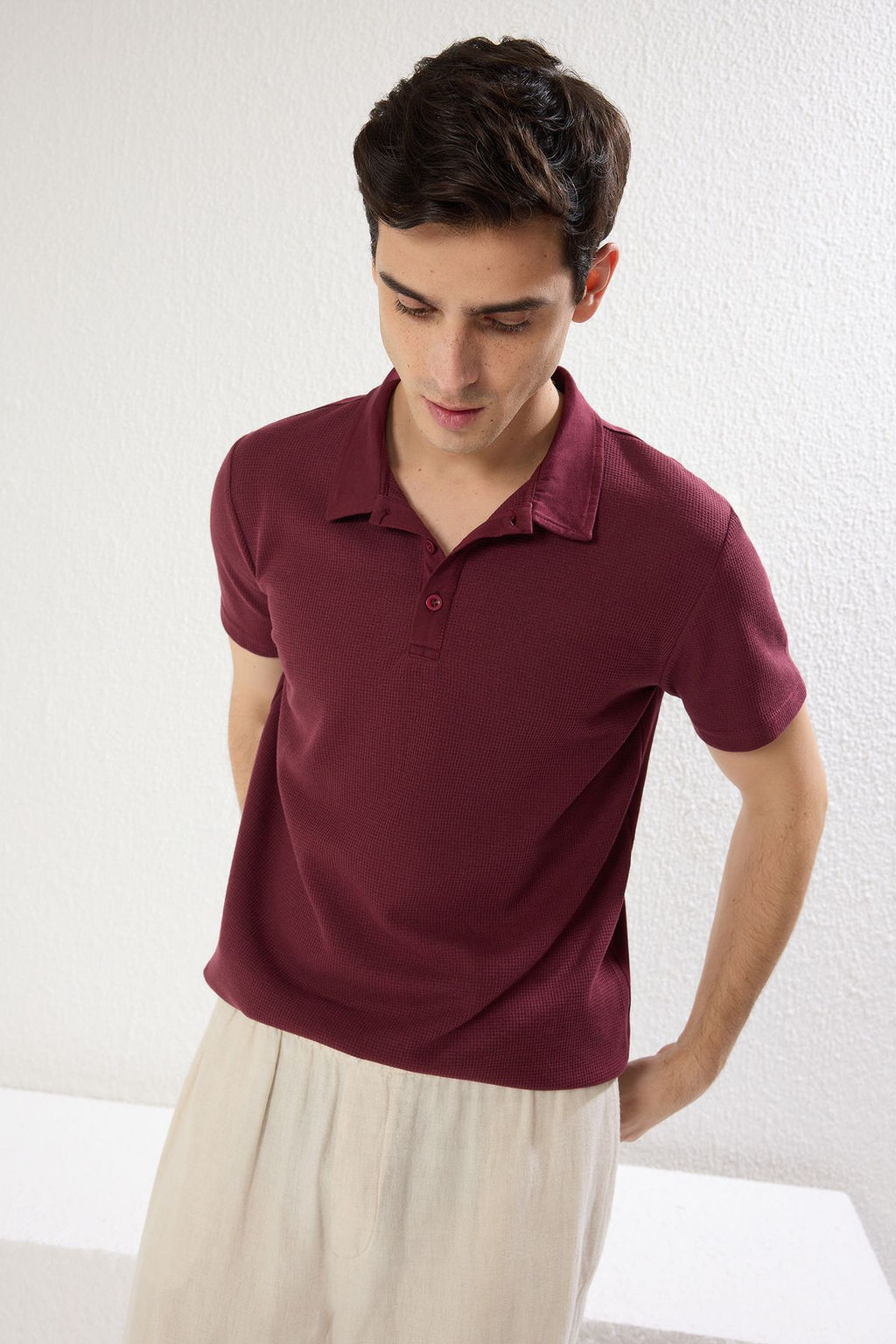 TRENDYOL MAN Siyah Slim/Dar Kesim Dokulu Dugmeli %100 Pamuklu Polo Yaka T-shirt TMNSS20PO0002