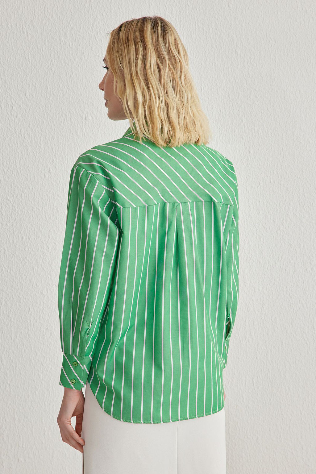 TRENDYOLMILLA Yesil Cizgili Oversize Genis Kal?p Dokuma Gomlek TWOSS25GO00010  фото 7