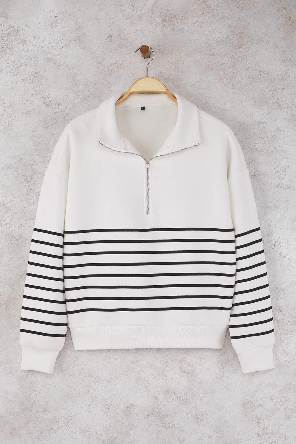 Ekru Cizgili Oversize/Genis Kal?p Fermuarl? Kal?n Ici Polarl? Orme Sweatshirt TWOAW26SW00044