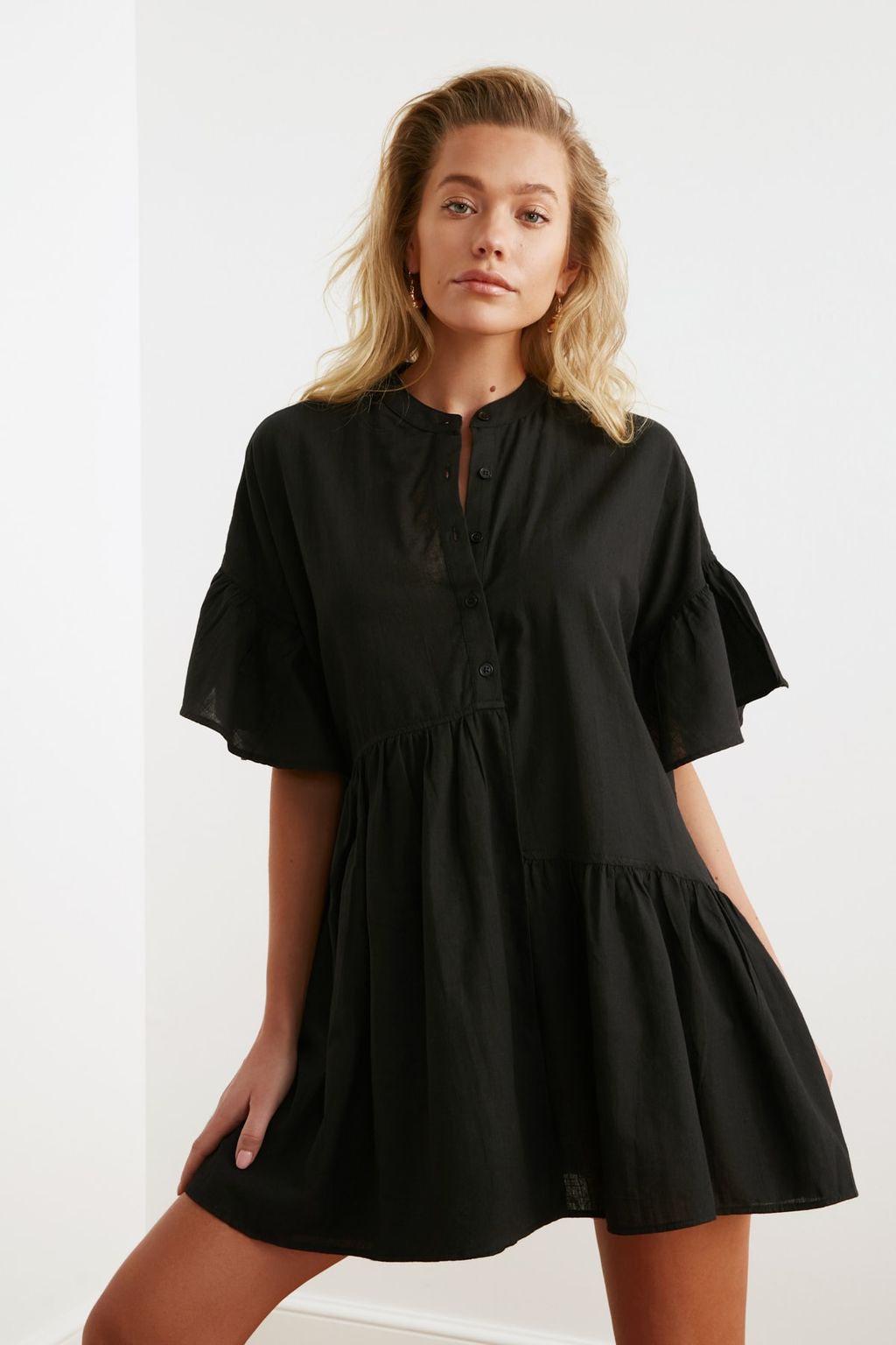 TRENDYOLMILLA Siyah Dokuma Flaml? Pamuk Genis Kal?p Mini Plaj Elbisesi TBESS20EL0873  фото 6