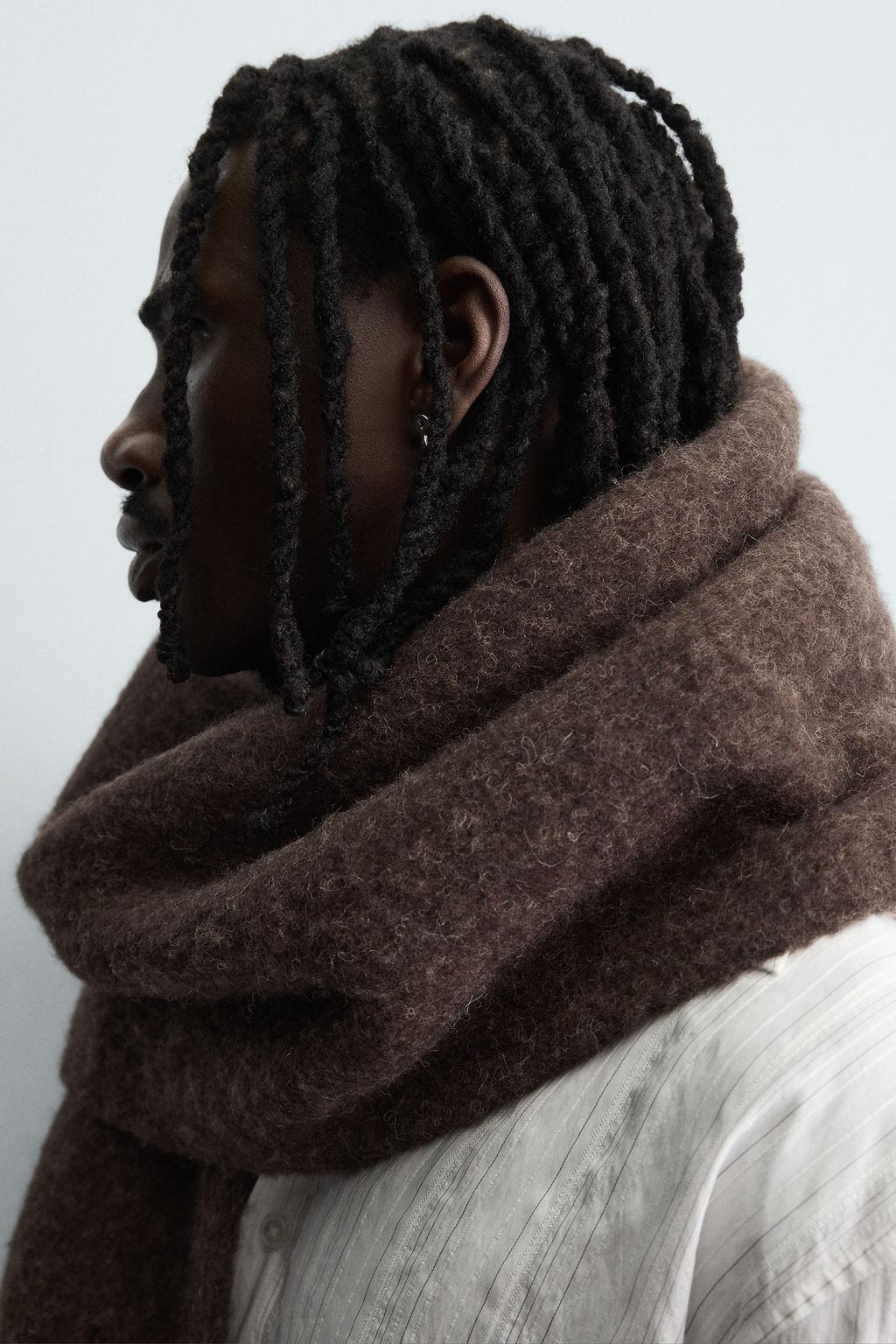 BRUSHED TEXTURED FRINGED SCARF - Zara фото 2