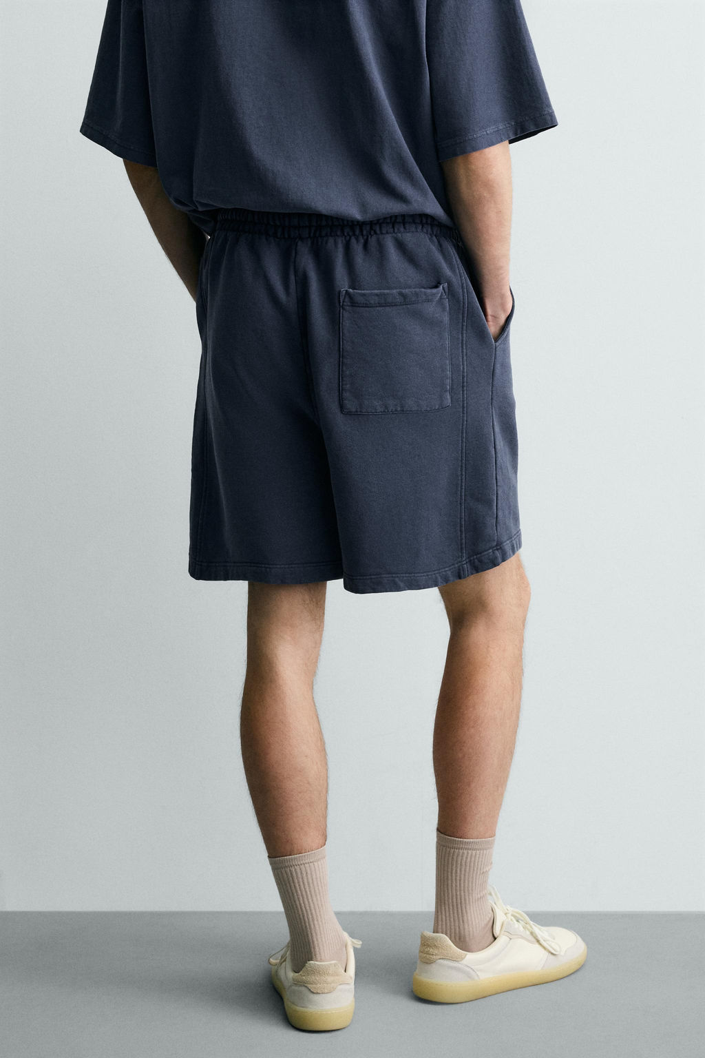 BERMUDA JOGGER B?SICA LAVADA / Azul?n