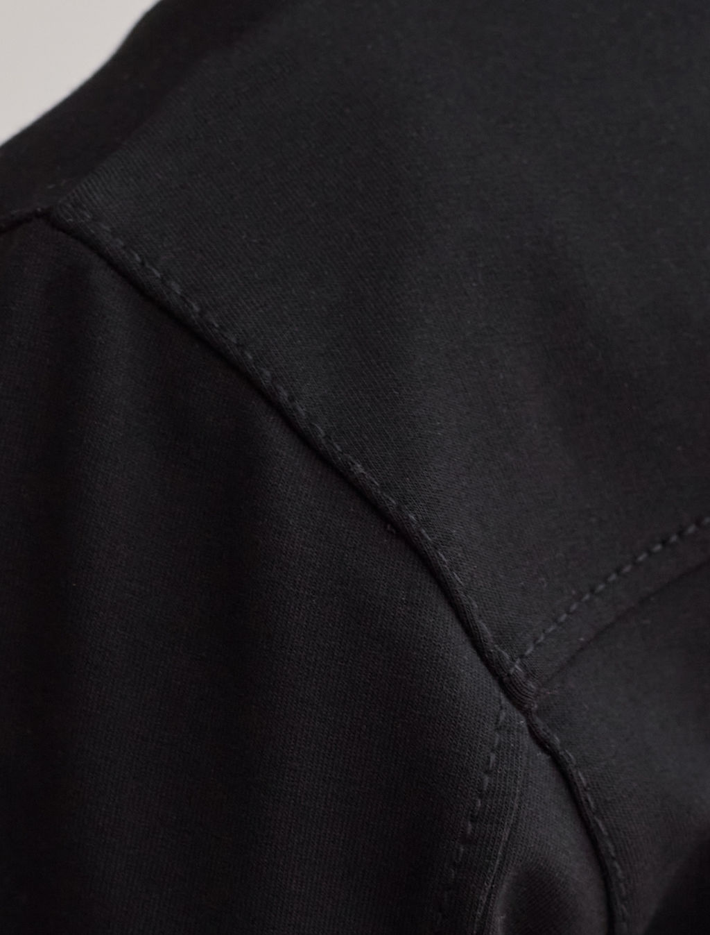 D49.128 Джемпер женский черный