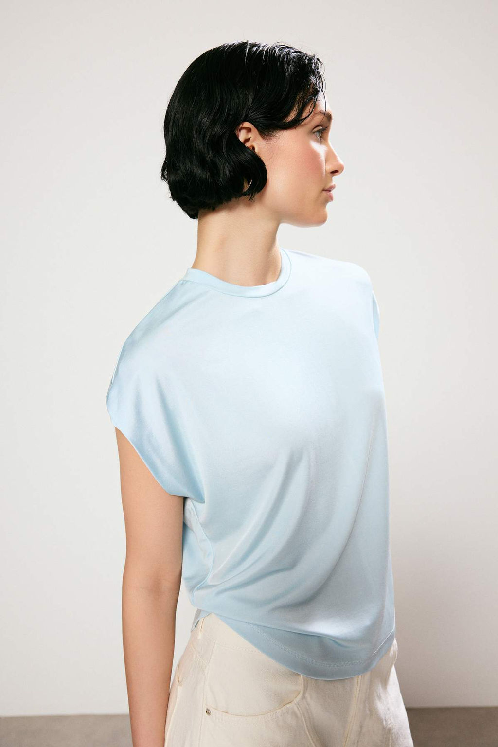Trendyol Studio Mavi Duz Regular Bisiklet Yaka Dusuk Kol Kolsuz Esnek Orme Bluz TWOSS26BZ00580