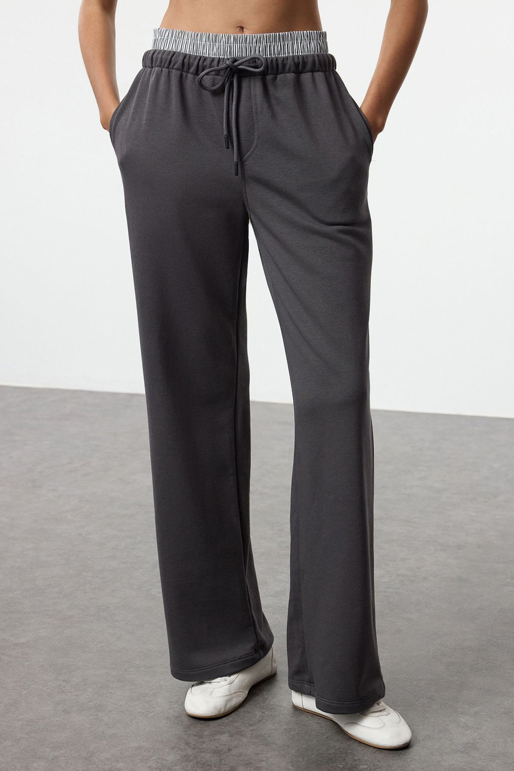 Antrasit Lastik Bel Detayl? Straight/Duz Kal?p Orme Esofman Alt? Pantolon TWOAW25EA00013 - Trendyolmilla фото 3