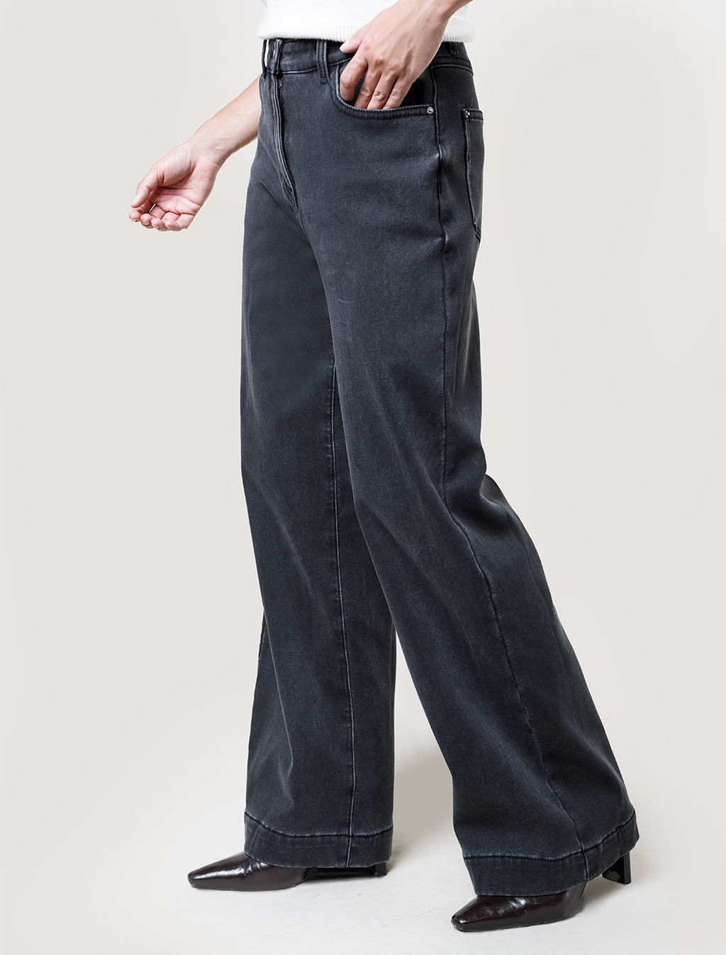 Джинсы-трубы из эластичного денима на флисе