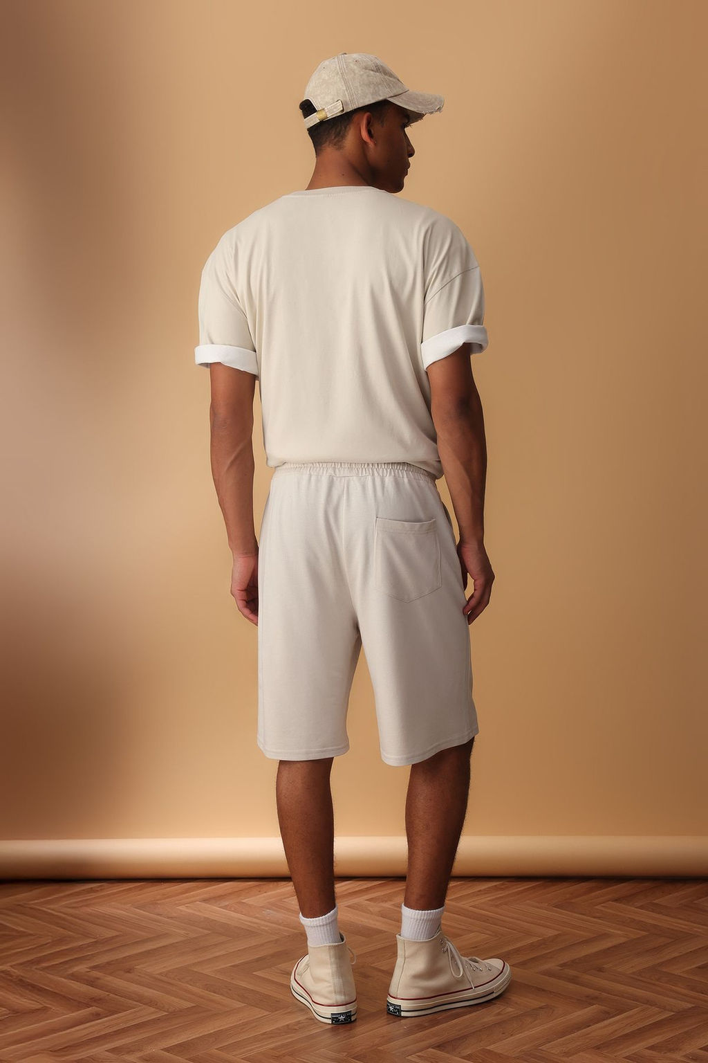 Trendyolmilla Man Ekru Oversize/Genis Kesim Bask?l? Sort & Bermuda TMNSS25SR00051  фото 4
