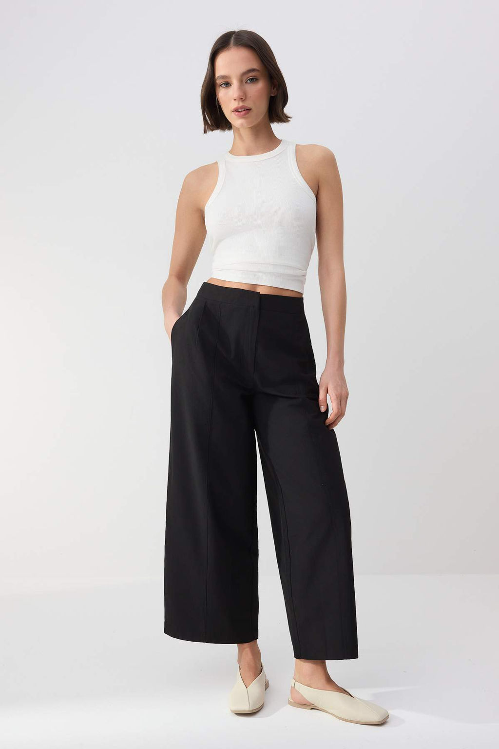 Trendyolmilla Wardrobe Essentials Siyah Pili Detayl? Wide Leg Pantolon | TWOSS26PL00071