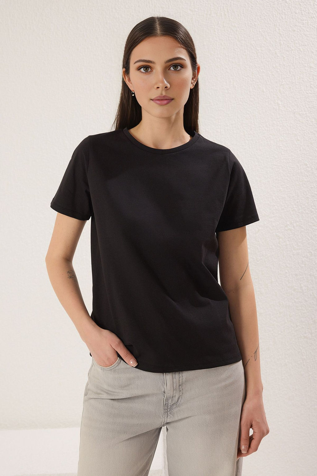 TRENDYOLMILLA Siyah-Siyah 2Li Paket %100 Pamuk Regular Bisiklet-V yaka Orme T-Shirt TWOSS25TS00189 фото 2