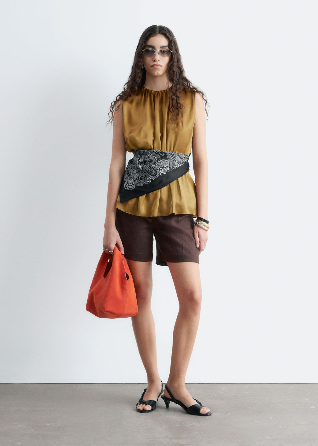 Top de seda sin mangas con volantes - H&m фото 4