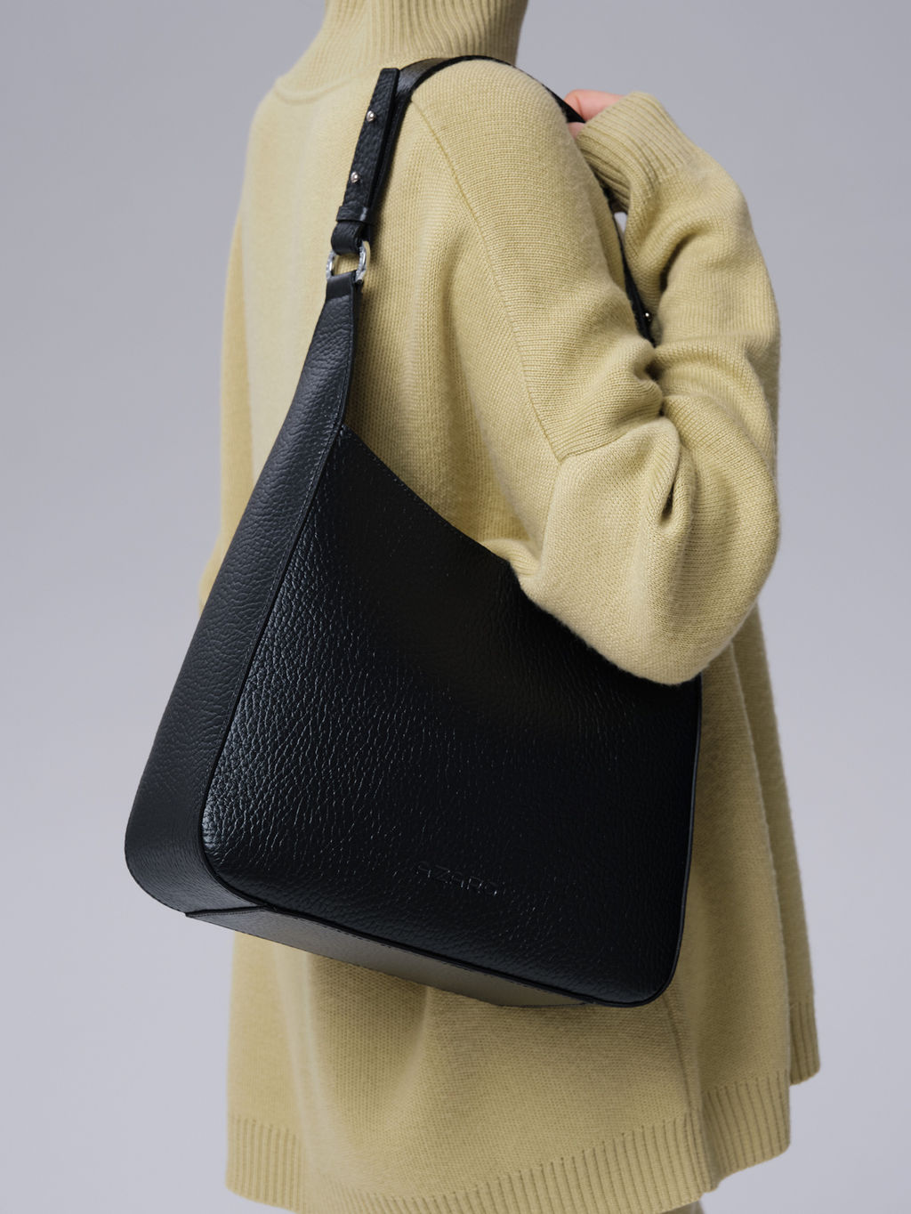 Кожаная сумка Azaro 31027 черный