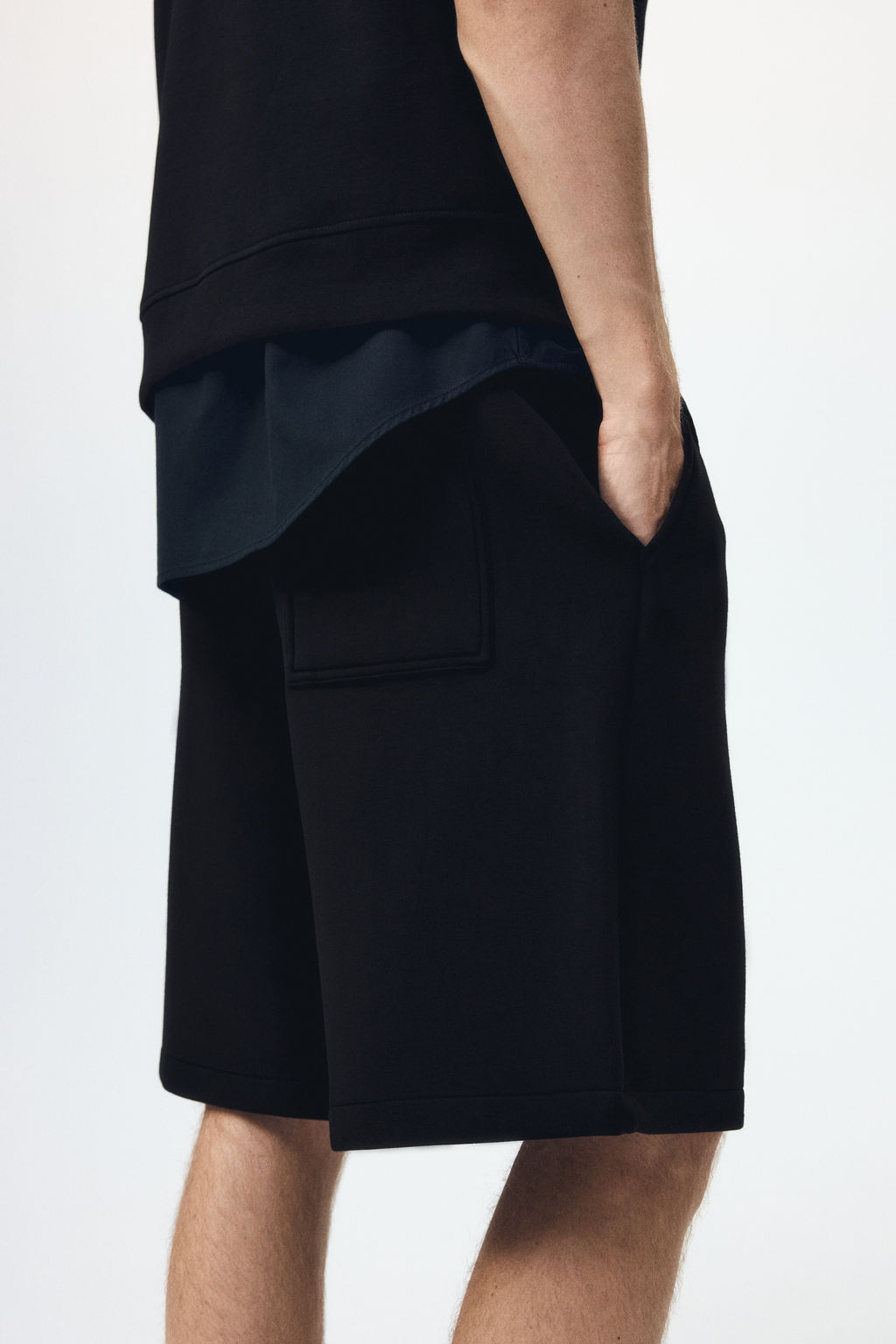 Pantal?n corto efecto neopreno Relaxed Fit - H&m фото 9