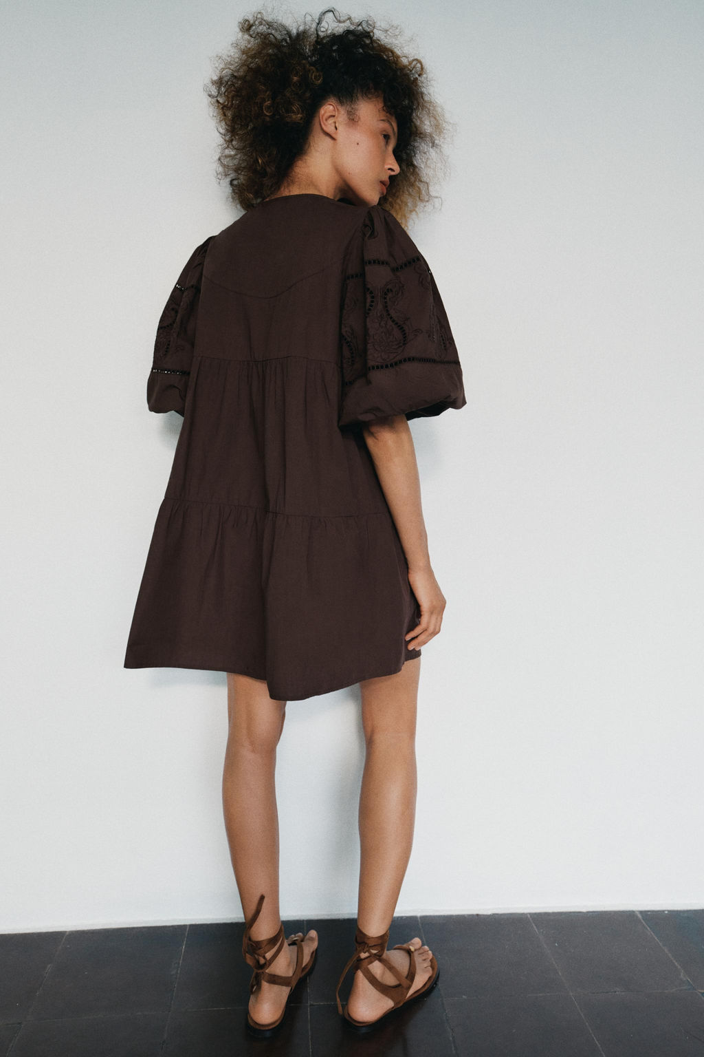VESTIDO MINI POPEL?N BORDADOS / Marr?n - Zara фото 4