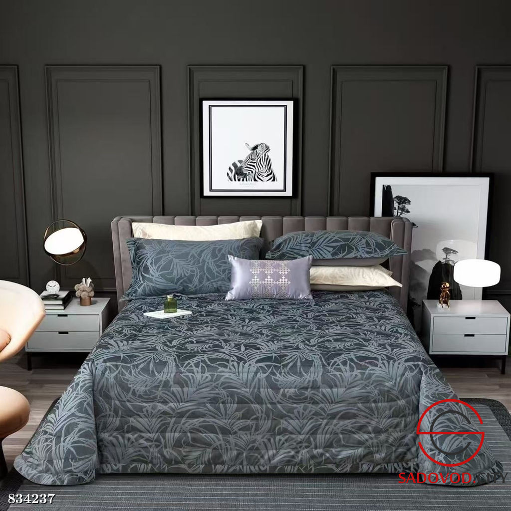 Стеганное покрывало с наволочками