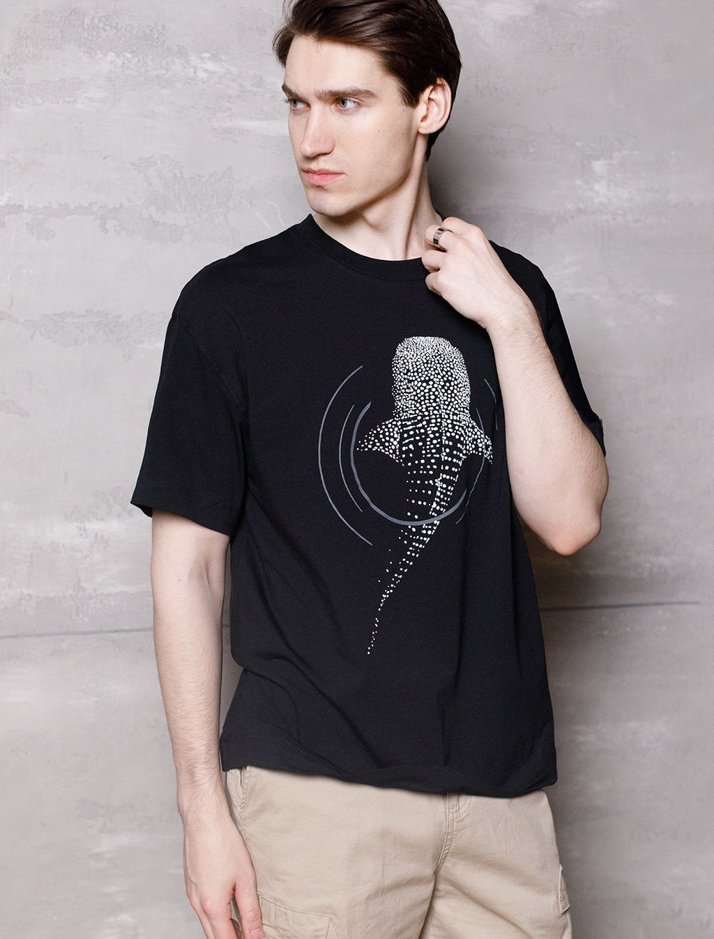 Свободная футболка с авторским принтом