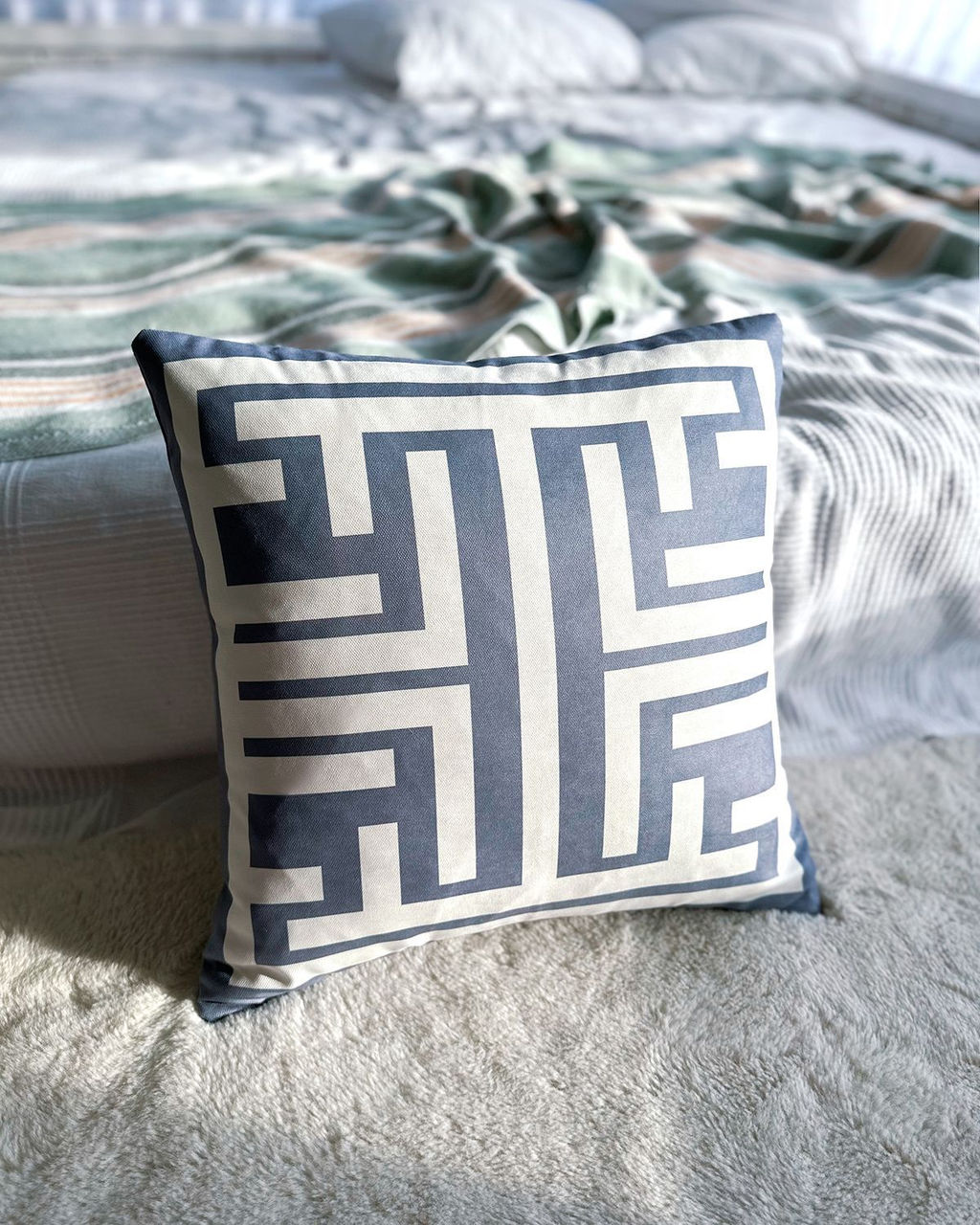 Декоративная наволочка P033