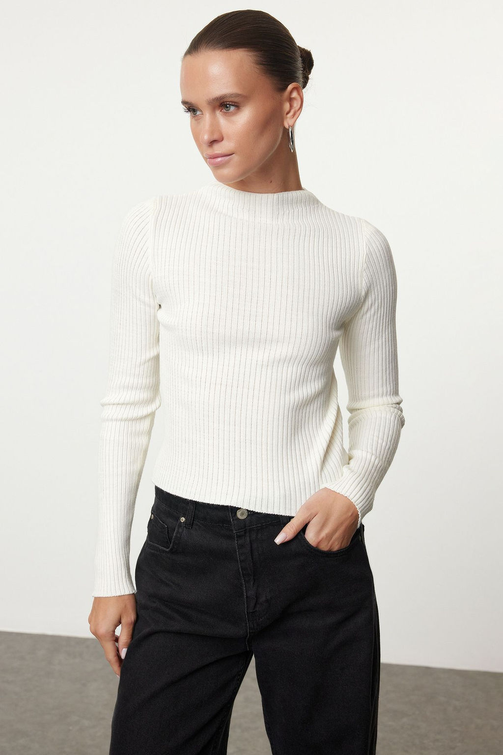 TRENDYOLMILLA Siyah-Ekru Basic 2li Paket Triko Kazak TWOAW25KZ00370