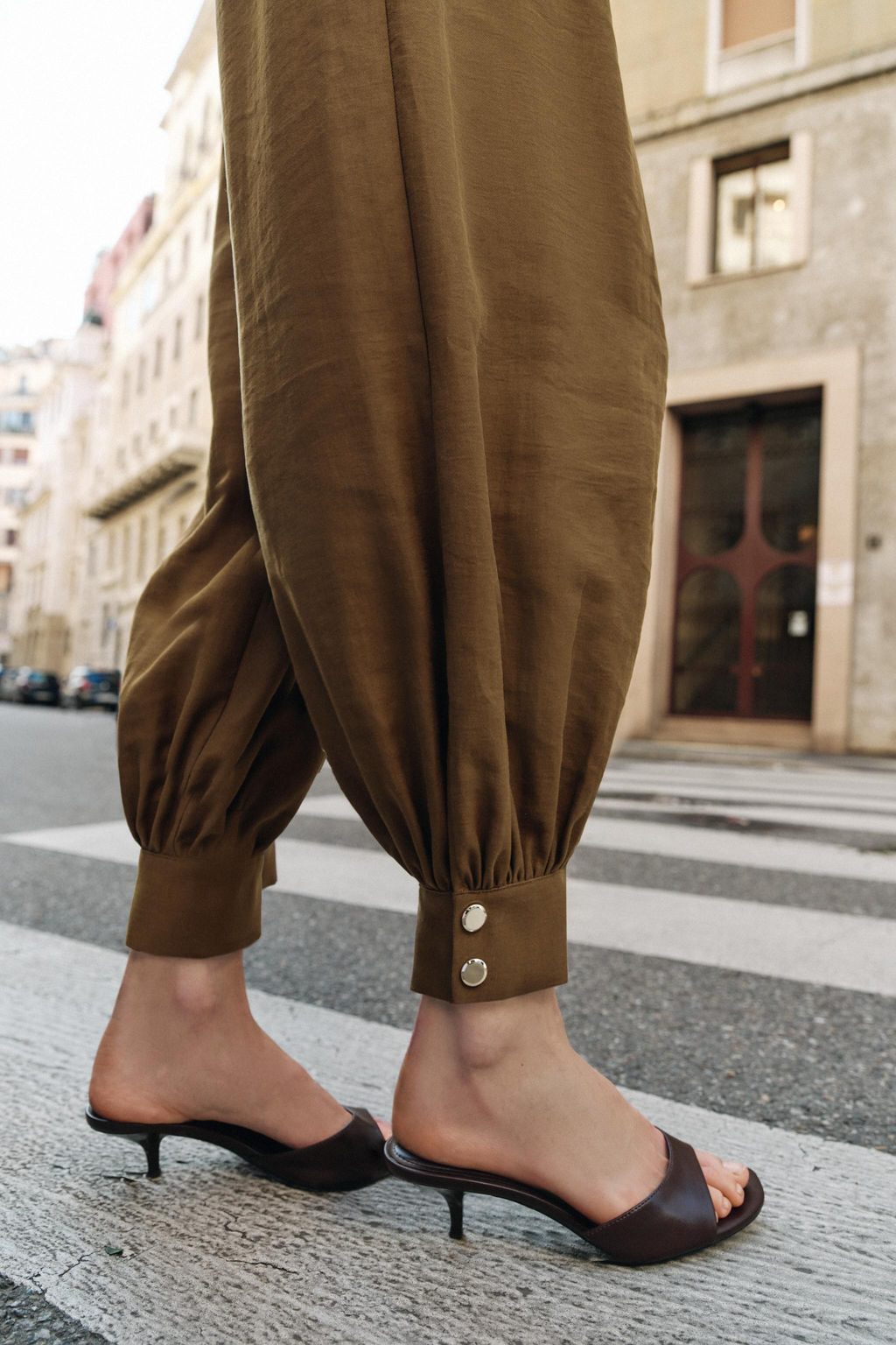 PANTAL?N BOMBACHO CINTUR?N CADENA / Oliva - Zara фото 6