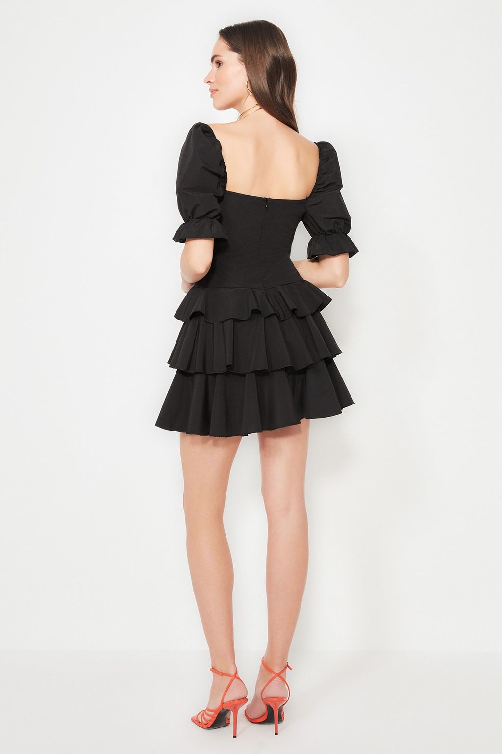 TRENDYOLMILLA Siyah A-Kesim Volanl? Dokuma Poplin K?sa S?k Abiye Elbise TPRSS22EL2098  фото 6