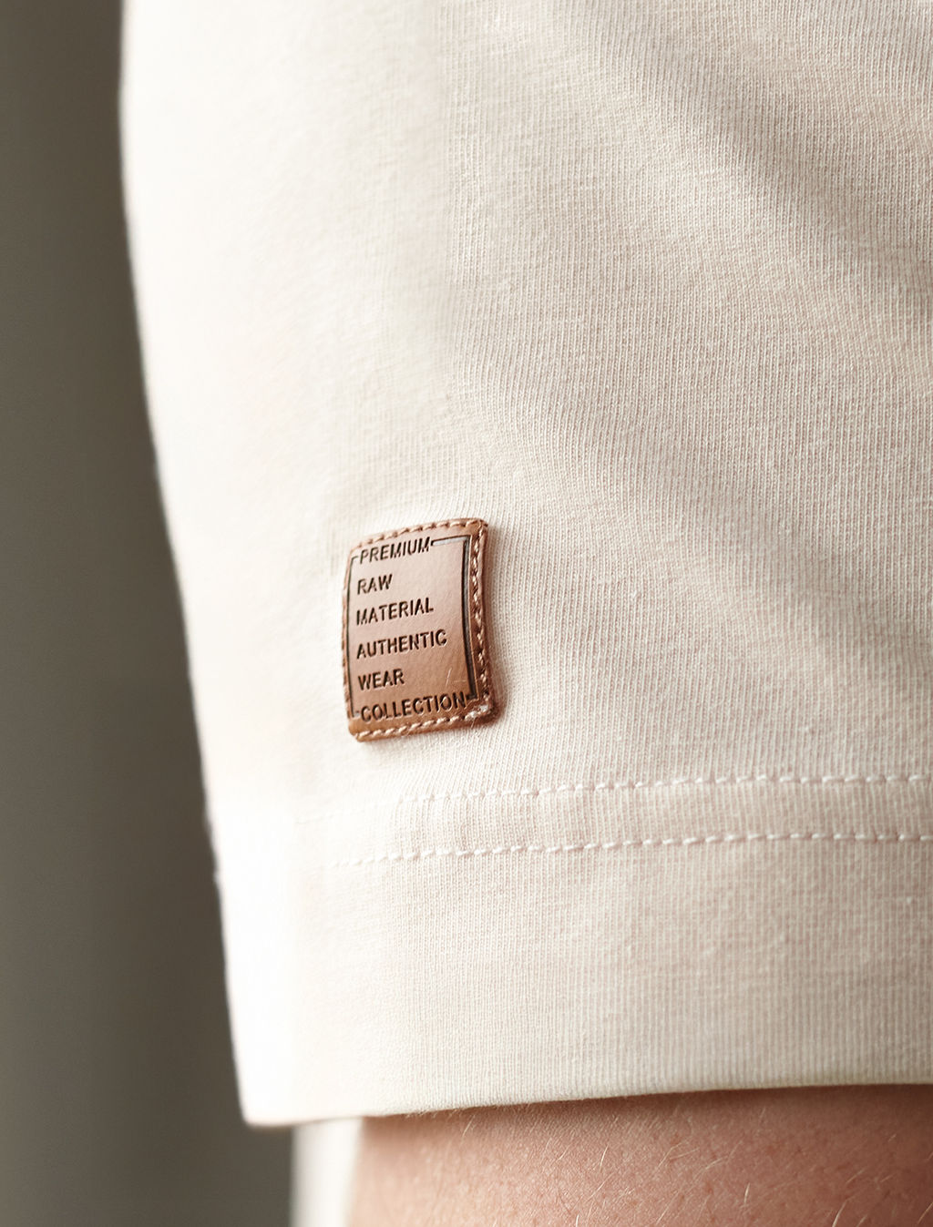 Футболка из премиального хлопка с авторским принтом - Vilatte фото 3