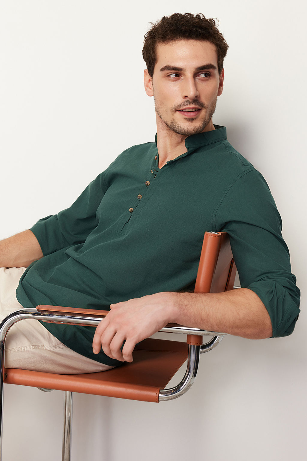 TRENDYOL MAN Mavi Slim Fit Yar?m Patl? Dugmeli Hakim Yaka Keten Gorunumlu Gomlek TMNSS20GO0097