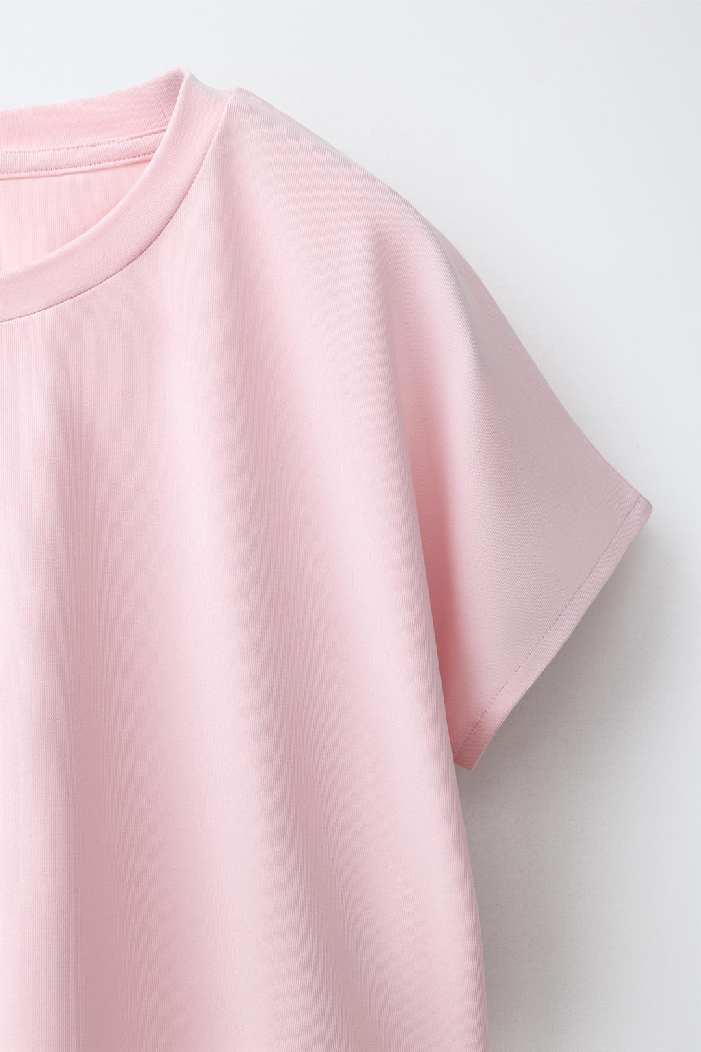 CAMISETA FLUIDA GYM CON MODAL / Rosa