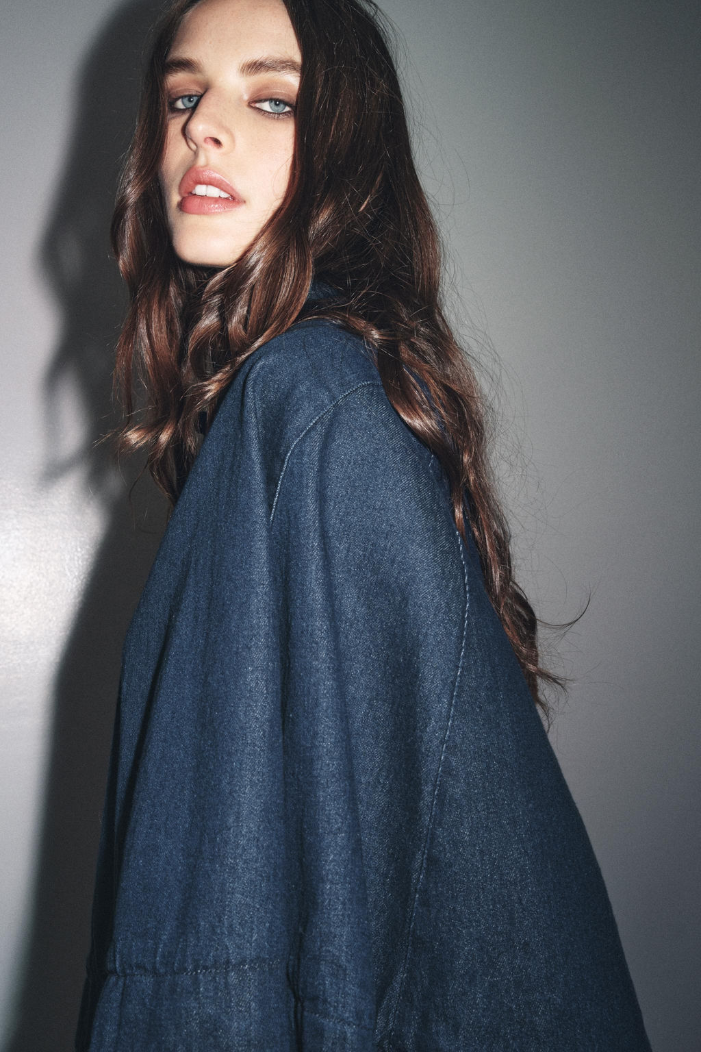DENIM CAPE WITH TOGGLES - Zara фото 3