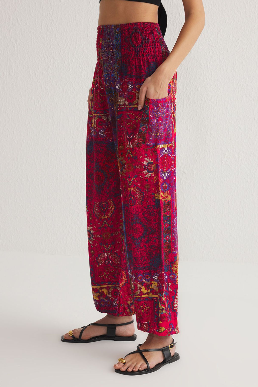 K?rm?z? Etnik Desenli Pacalar? Lastikli Salvar Form Dokuma Pantolon TWOSS25PL00063