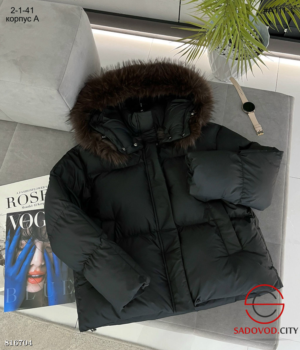 женская зимняя куртка с капюшоном и мехом