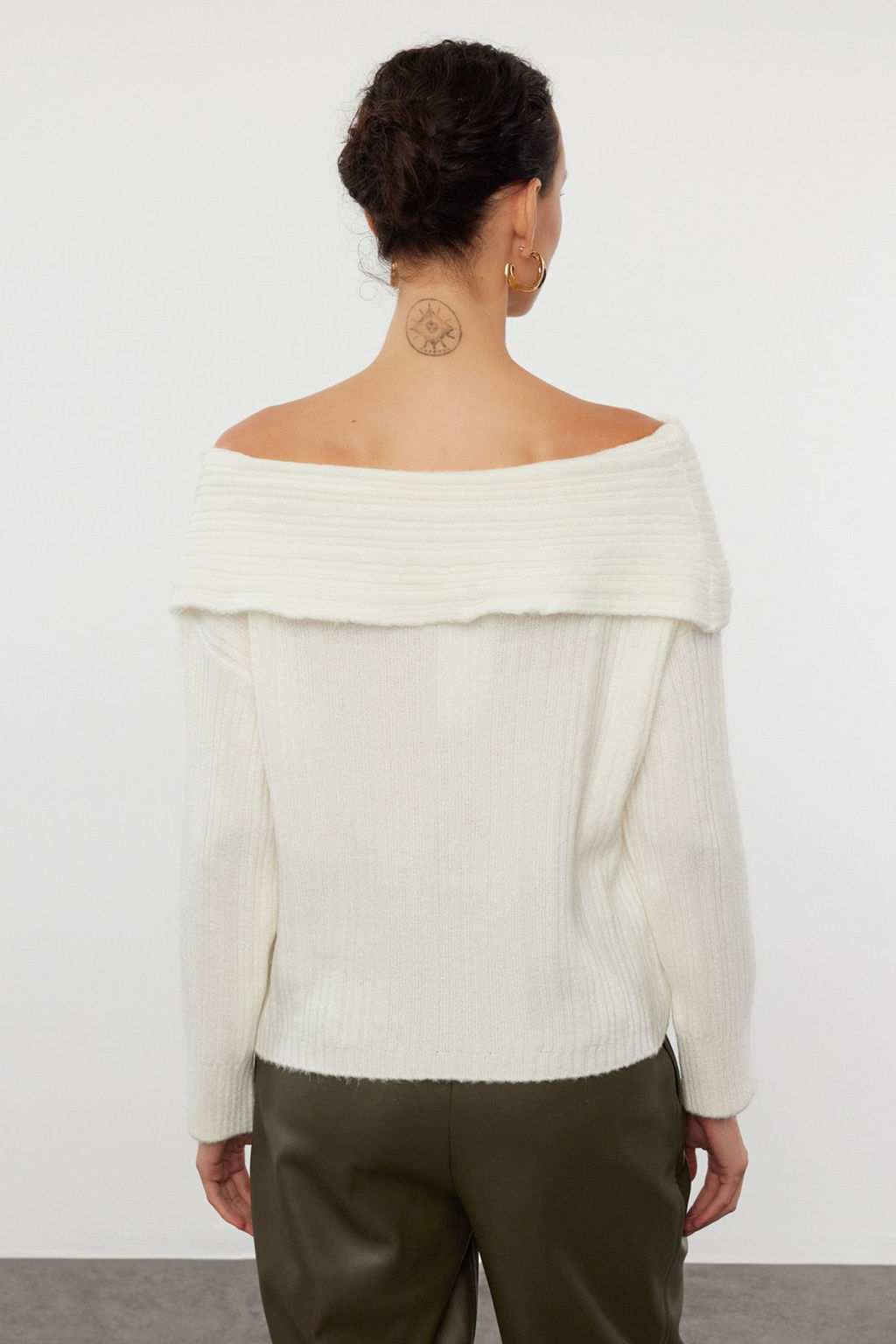 Ekru Yumusak Dokulu Carmen Yaka Triko Kazak TWOAW25KZ00076 - Trendyolmilla фото 5