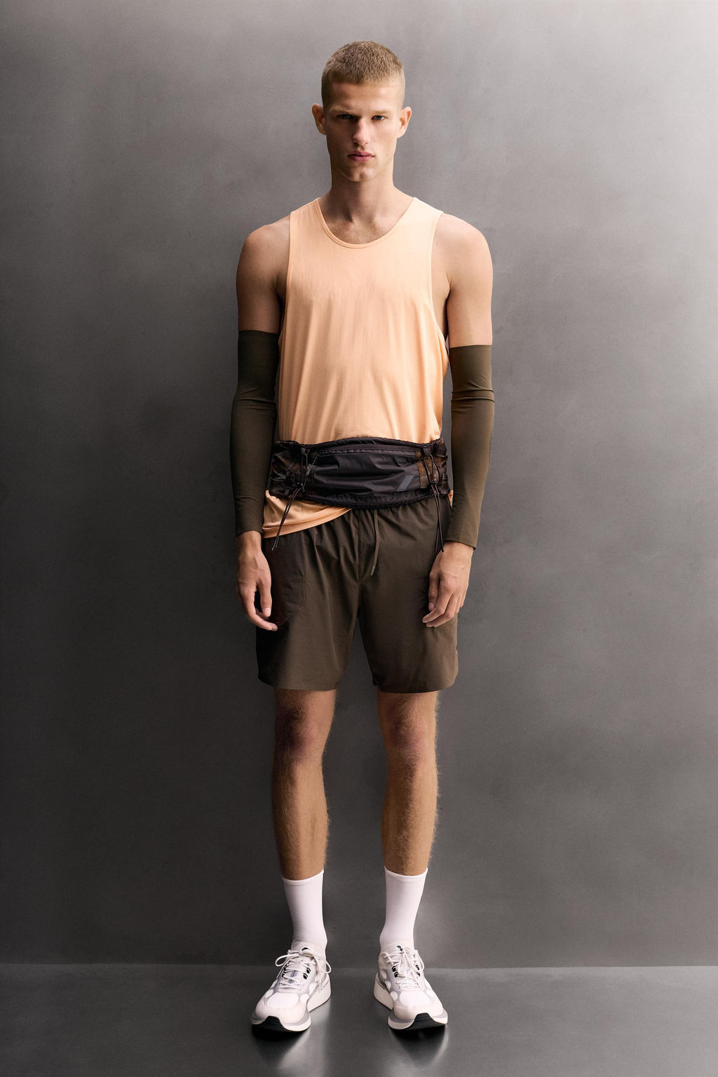 RI?ONERA DEPORTIVA T?CNICA / Marr?n - Zara фото 2