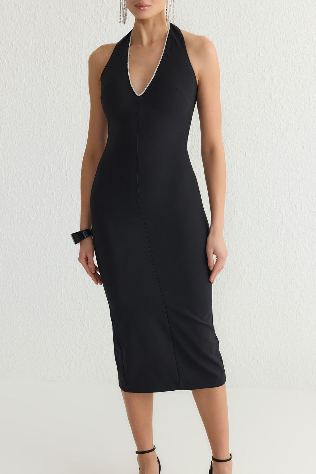 Siyah Vucuda Oturan Tas Aksesuar Detayl? S?k Abiye Gece Mezuniyet Elbisesi TPRSS25EL00047 - Trendyolmilla фото 4