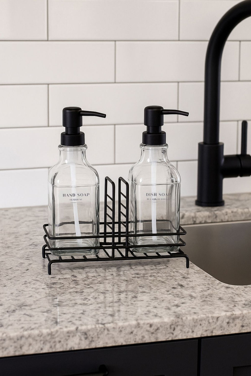 Trendyolmilla Home 2li Siyah Pompal? ve Standl? Mutfakta Kullan?ma Uygun Cam S?v? Sabunluk 500ml TPHSS25SBN00000