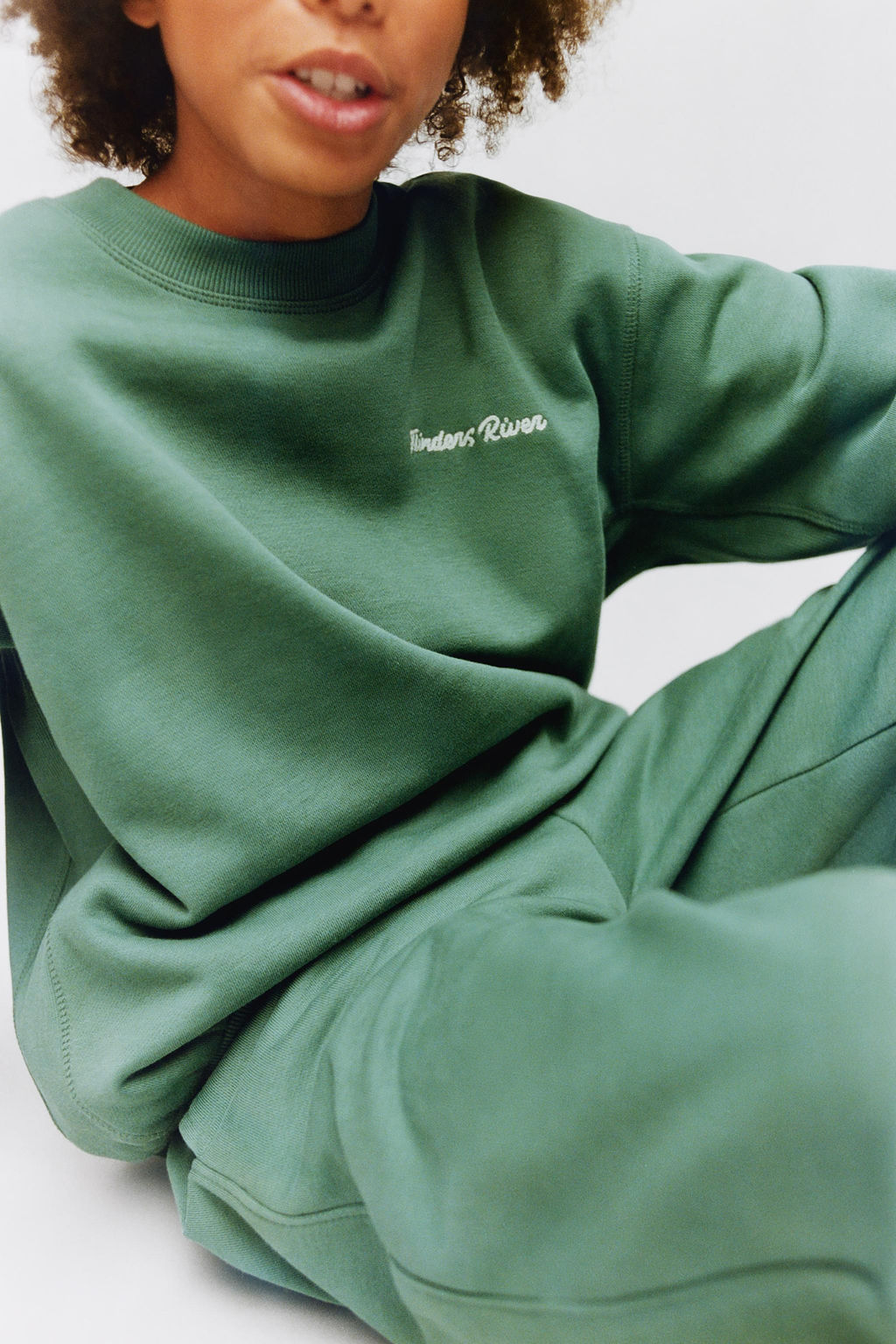 EMBROIDERED TEXT JOGGING SWEATSHIRT AND JOGGER SET - Zara фото 12