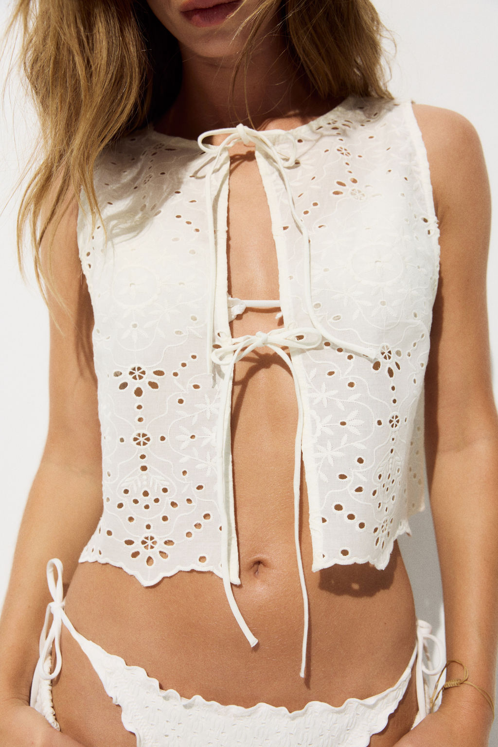 Top playero con bordado ingl?s - H&m фото 2