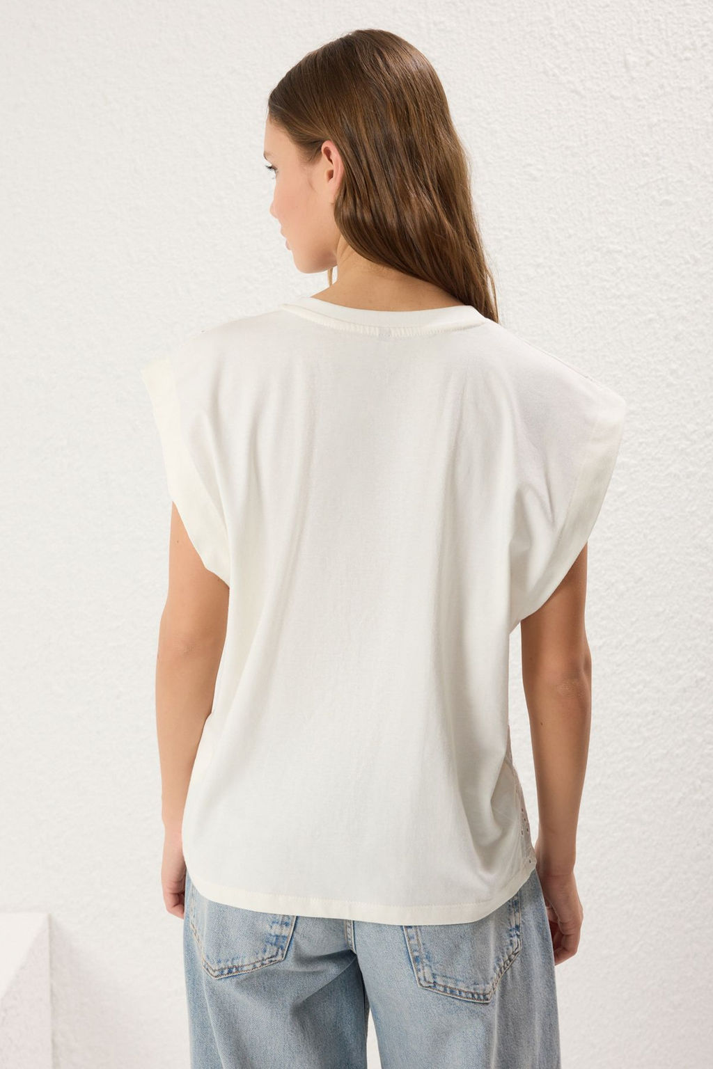 TRENDYOLMILLA K?rm?z? Brode Detayl? Relaxed/Rahat Kal?p Orme T-Shirt TWOSS25TS00089  фото 10