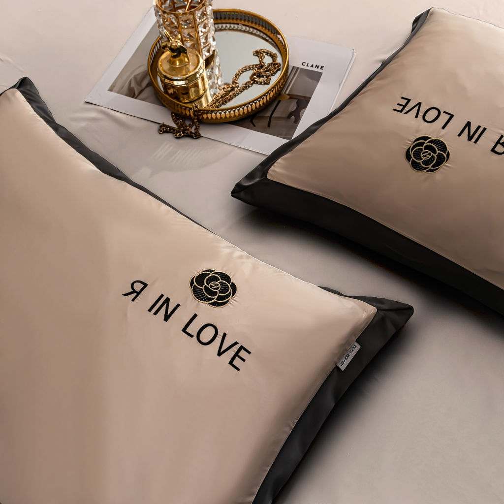 Комплект постельного белья Сатин-Шелк Я IN LOVE на резинке LVR007 Дуэт Семейный 4 Наволочки 160*200*30;140*200*30 - Ситрейд фото 5