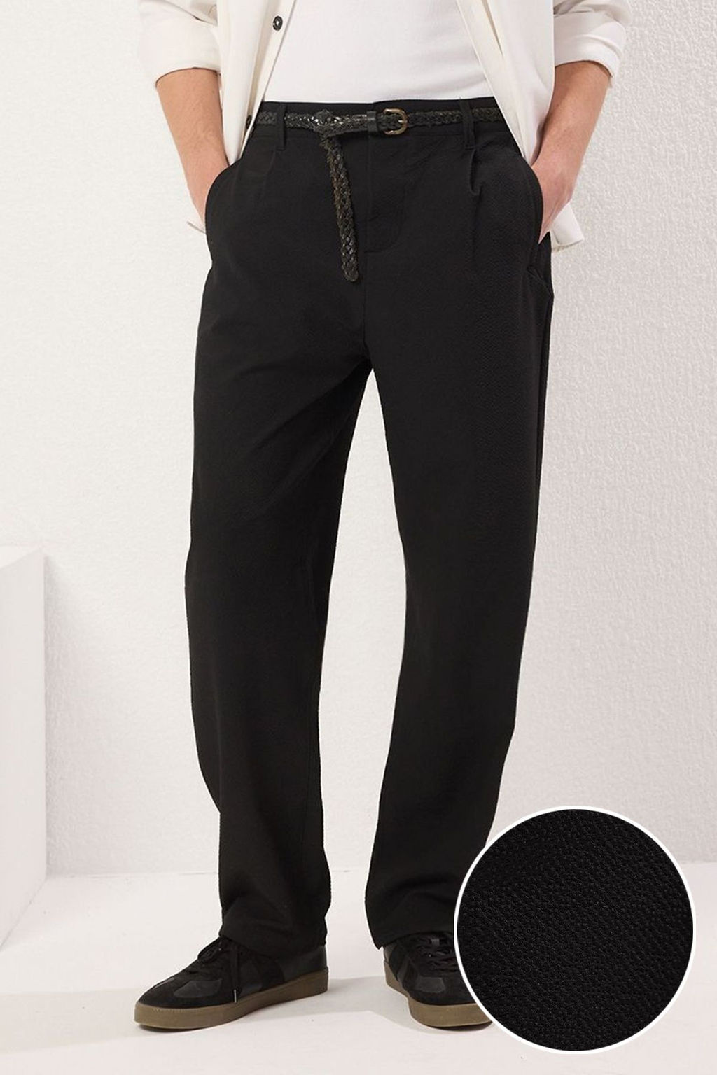 TRENDYOL MAN Siyah Carrot/Havuc/Rahat Kal?p Gofre Kumas Viskoz Kar?s?ml? Pantolon TMNSS25PL00017