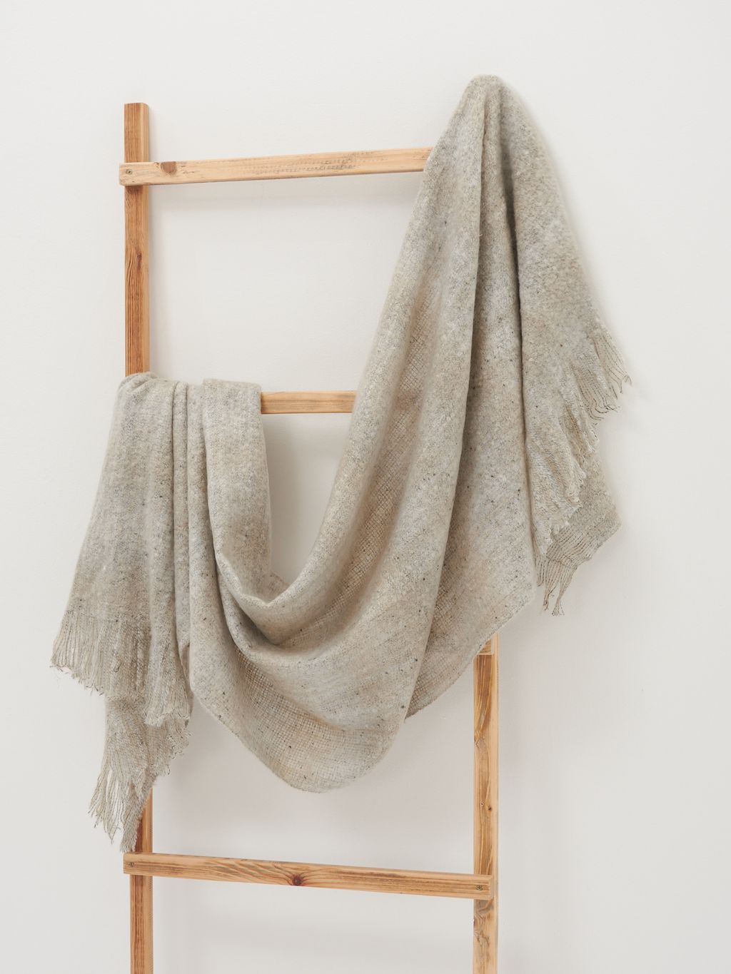 в составе шерсть Большой, мягкий, двусторонний палантин с принтом - Tantino фото 3