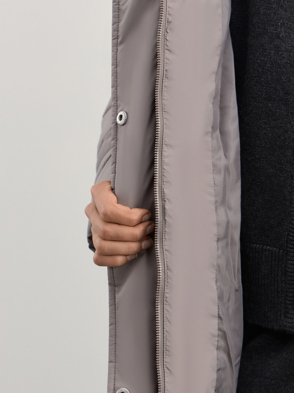 Стеганое пальто с капюшоном на поясе / Zarina  фото 7