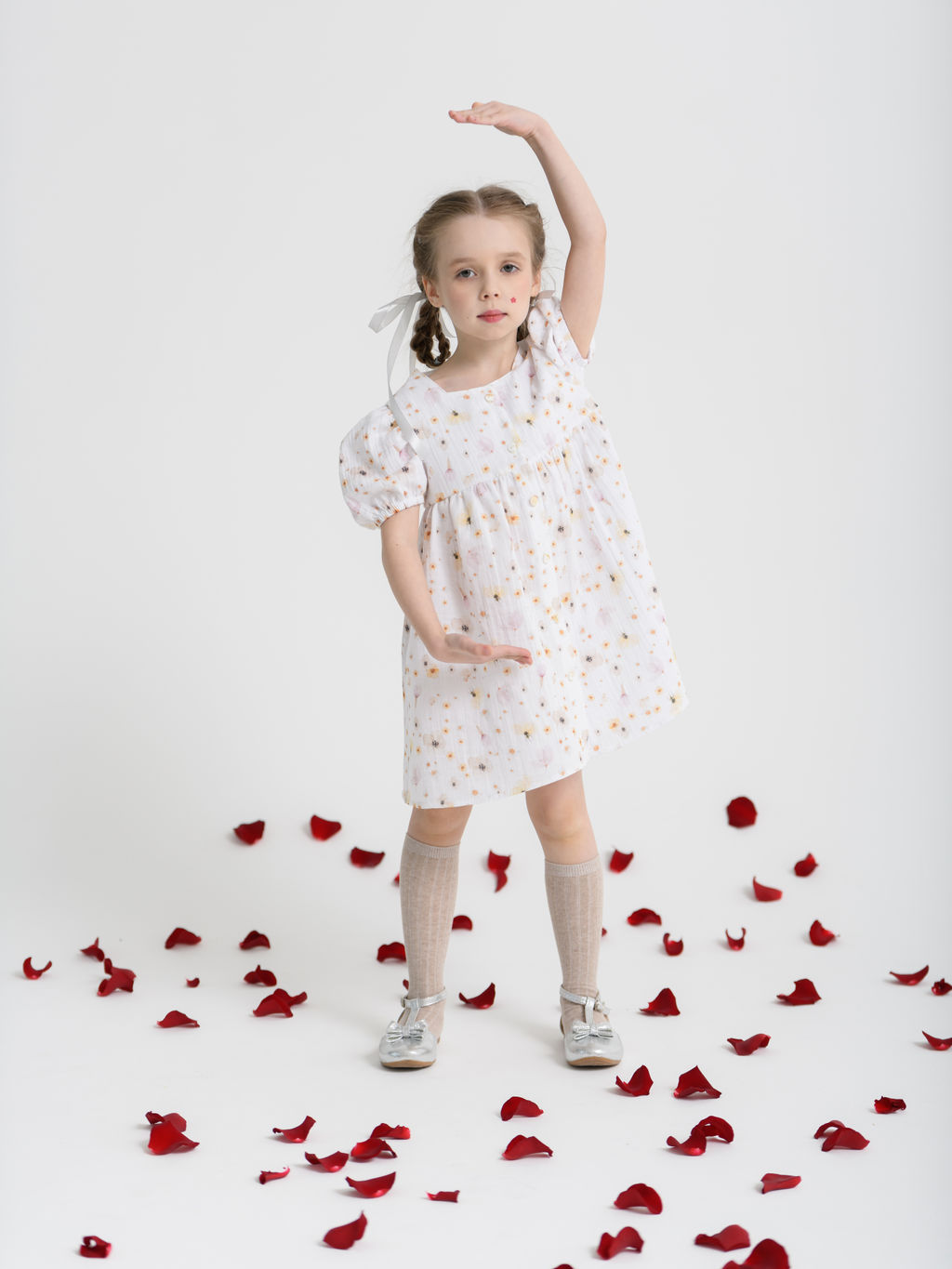 Платье для девочки на пуговицах, белый/цветочек - Lesi kids фото 6