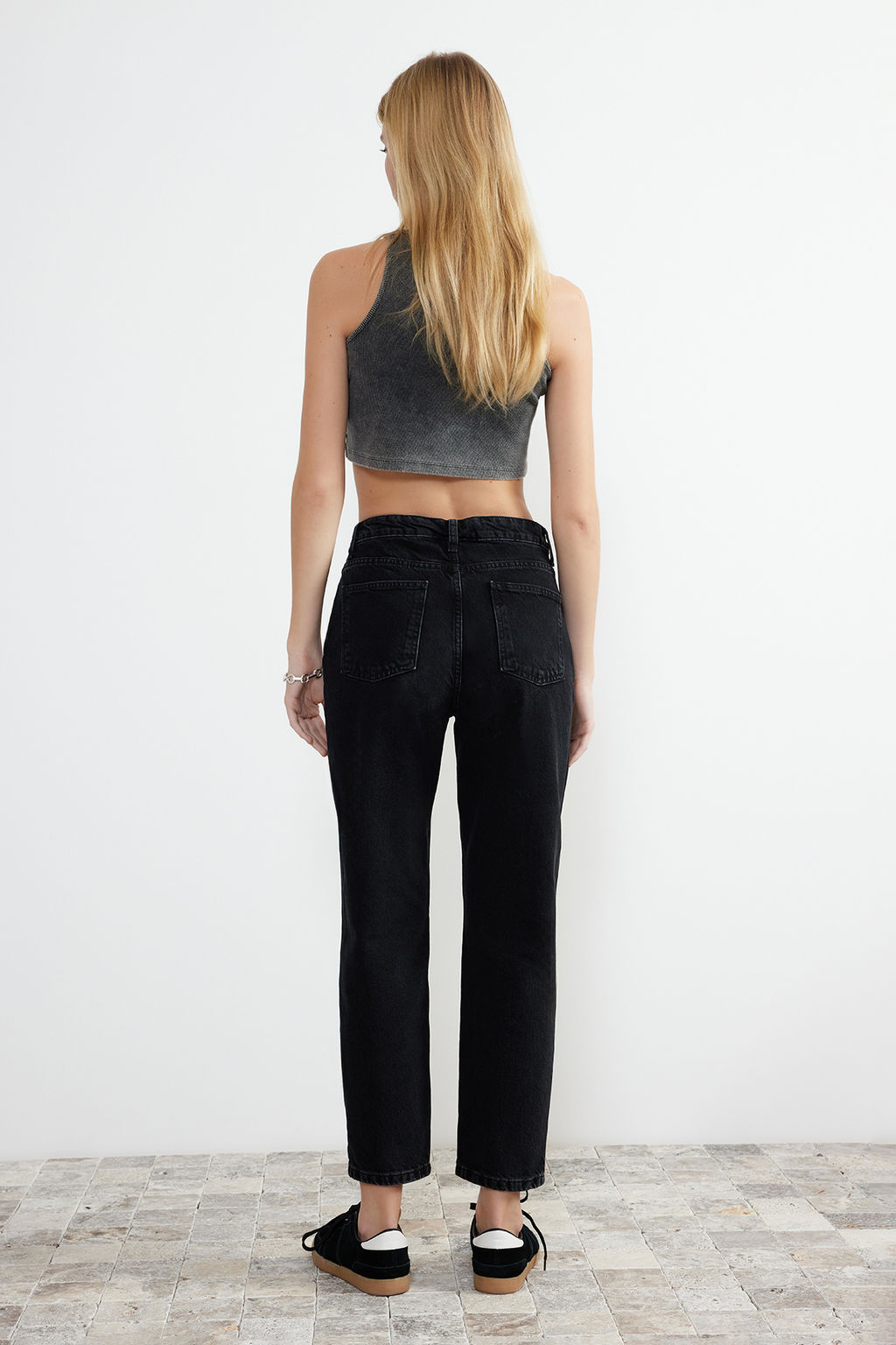 TRENDYOLMILLA Mavi Yuksek Bel Mom Jeans TWOAW24JE00076 фото 18